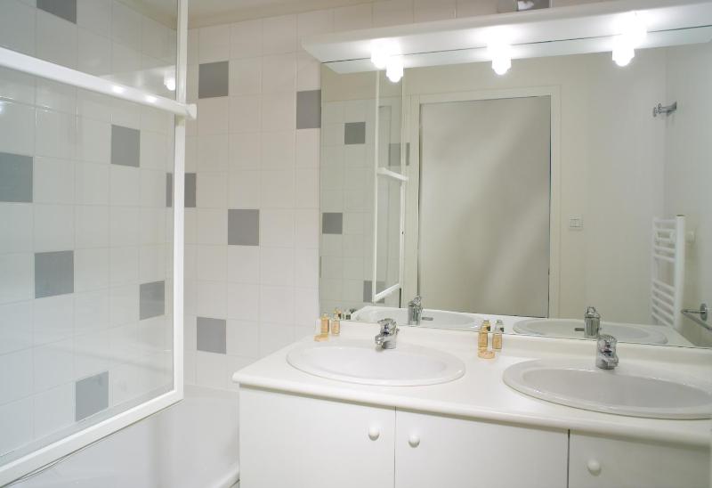 One-Bedroom Apartment (4 People) image 1