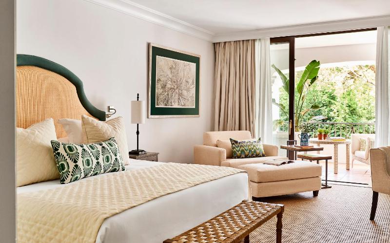 Deluxe Double or Twin Room image 3