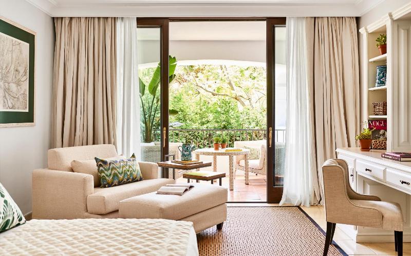 Deluxe Double or Twin Room image 1