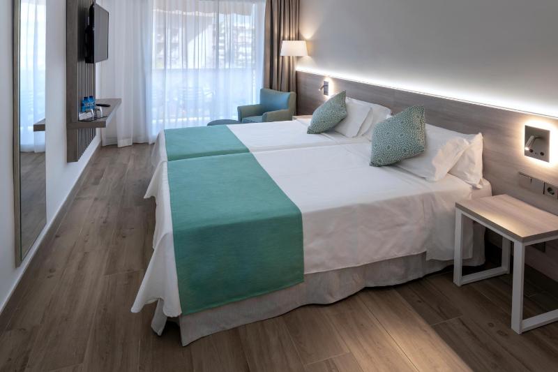 Double Room with Side Sea View (2 Adults) image 1
