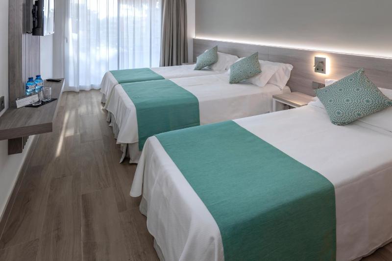 Triple Room with Side Sea View (3 Adults) image 1