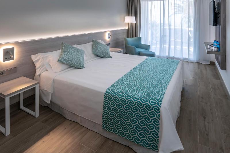 Double Room with Sea View (2 Adults) image 4