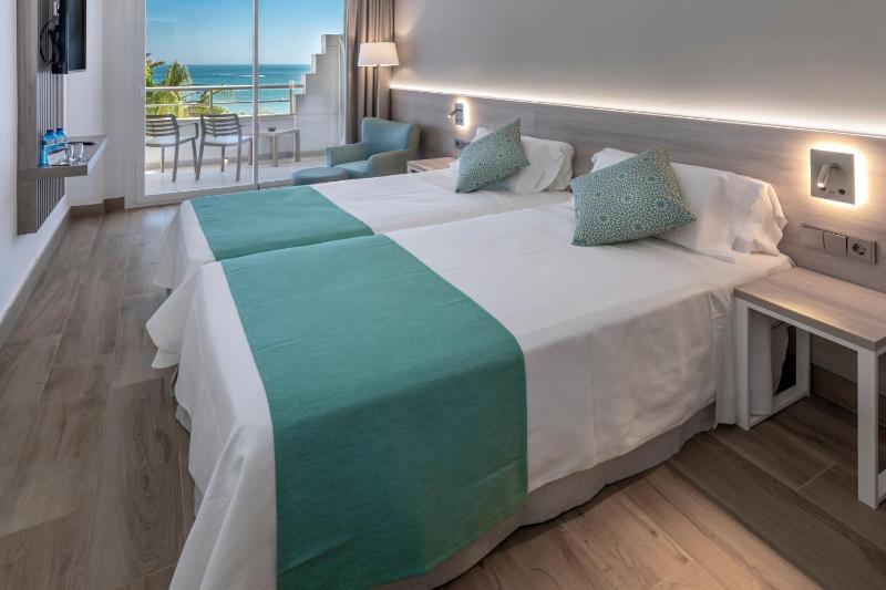 Double Room with Sea View (2 Adults) image 1