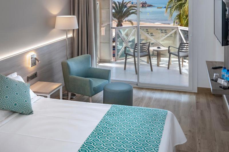 Double Room with Sea View (2 Adults) image 3