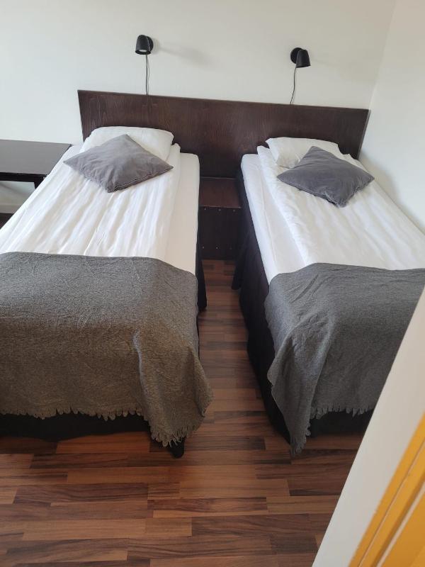 Twin Room image 3