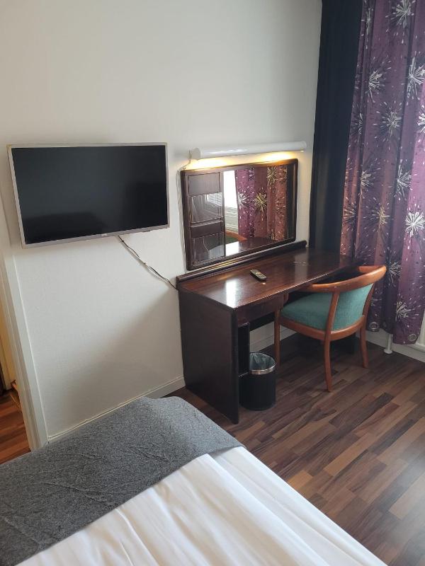 Standard Single Room image 3