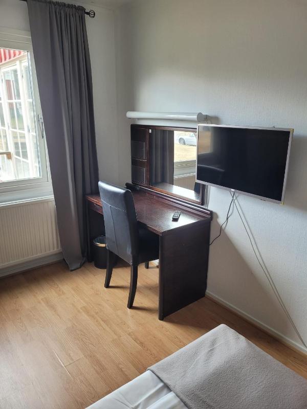 Twin Room image 2