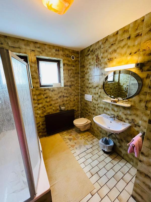 Two-Bedroom Apartment with Mountain View image 4