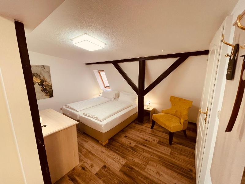 Double Room - Attic image 3