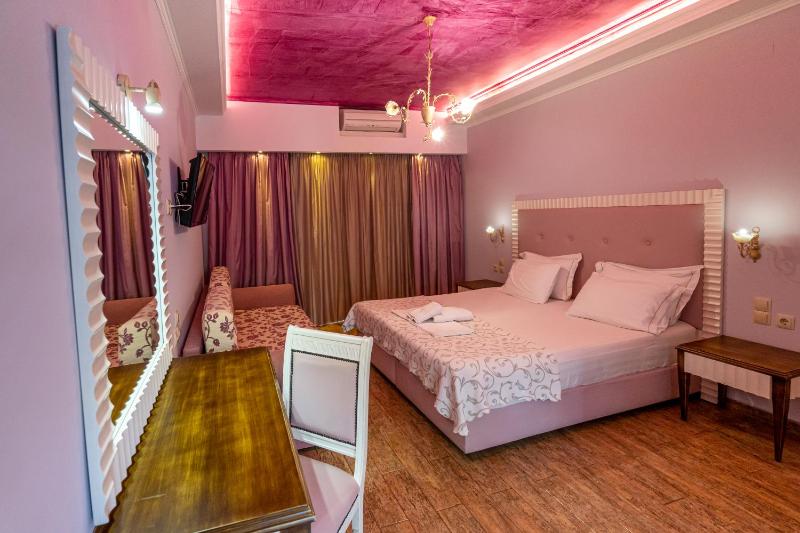 Deluxe Room with Sea View image 4