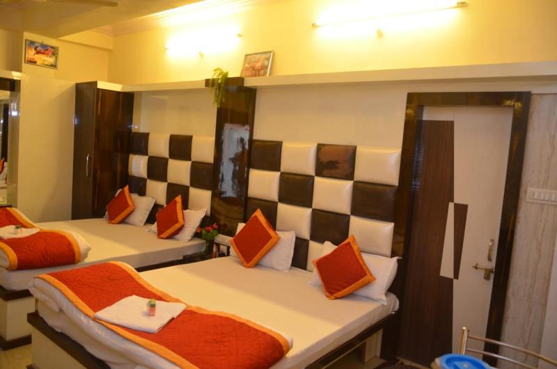 Deluxe King Room image 1