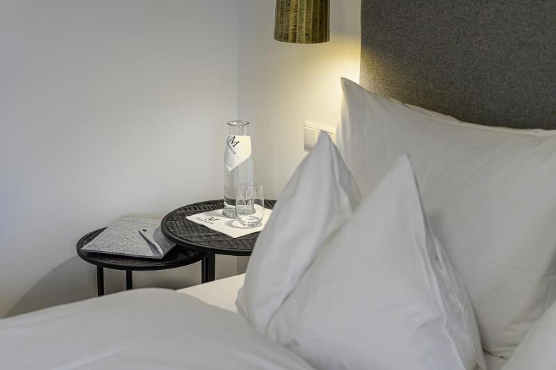 Deluxe Double Room with Balcony image 2