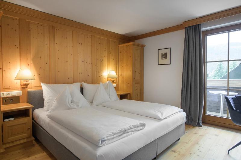 Deluxe Double Room with Balcony image 1