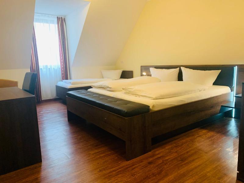 Double Room image 3