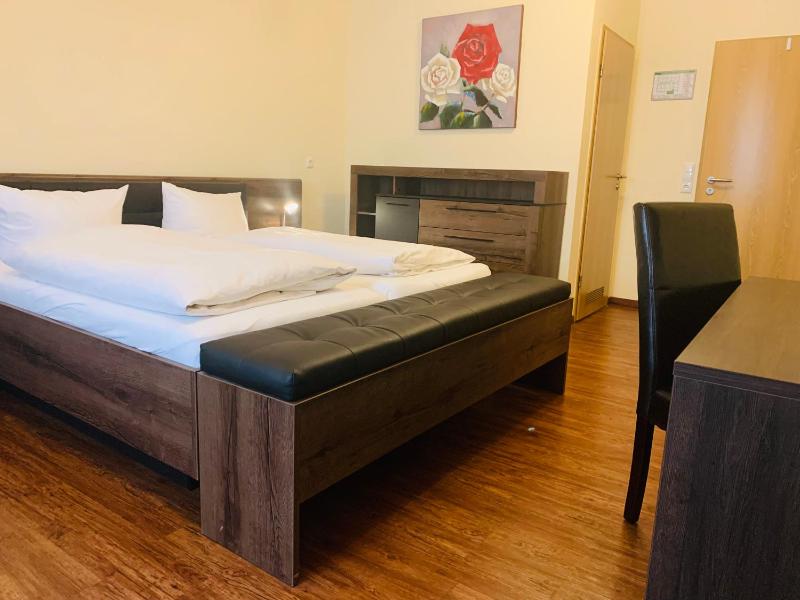 Double Room image 4