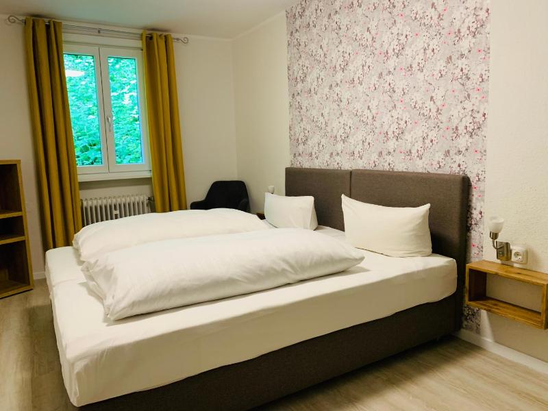 Double Room with Shared External Bathroom image 4