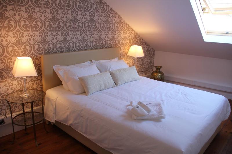 Standard Double Room with Shared Bathroom image 4