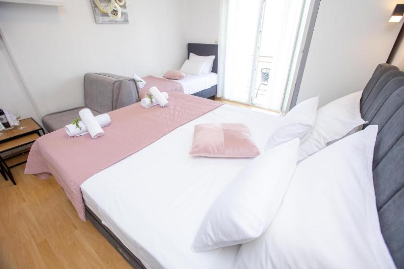 Triple Room with Sea View image 3