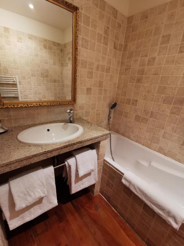 Large Double Room - Cathedral View  image 3