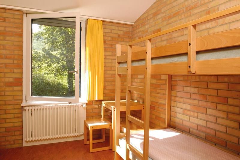 Single Room with Shared Bathroom image 2