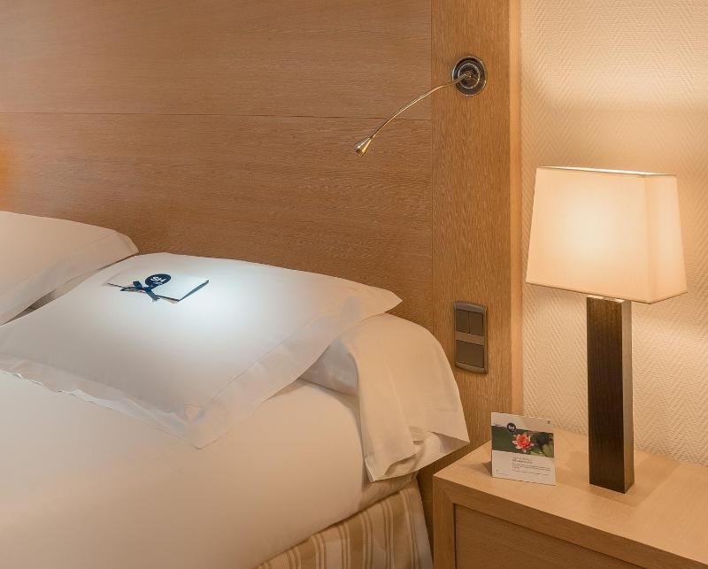 Standard Double Room image 3