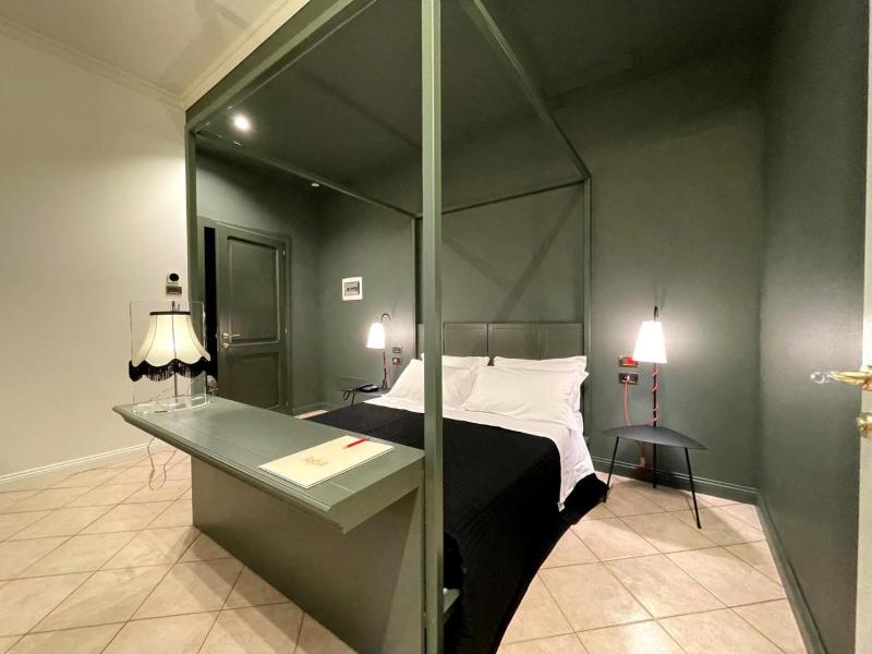 Standard Double Room image 3