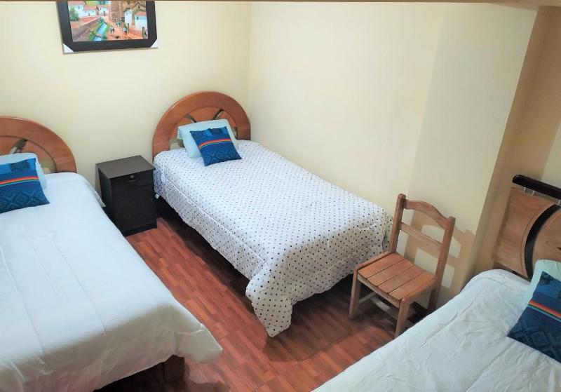 Basic Triple Room with Shared Bathroom image 2
