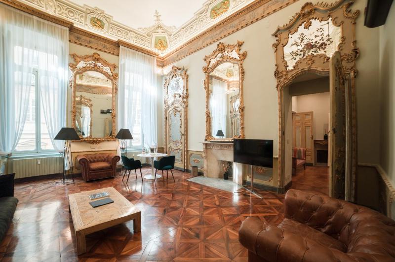 Deluxe King Suite image 1