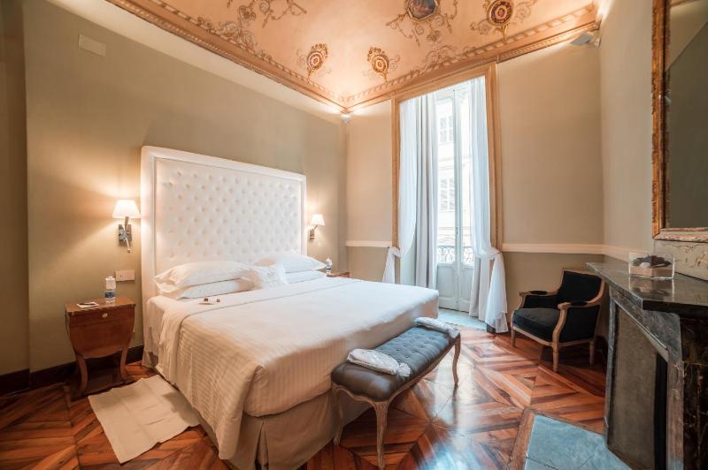 Deluxe King Suite image 3