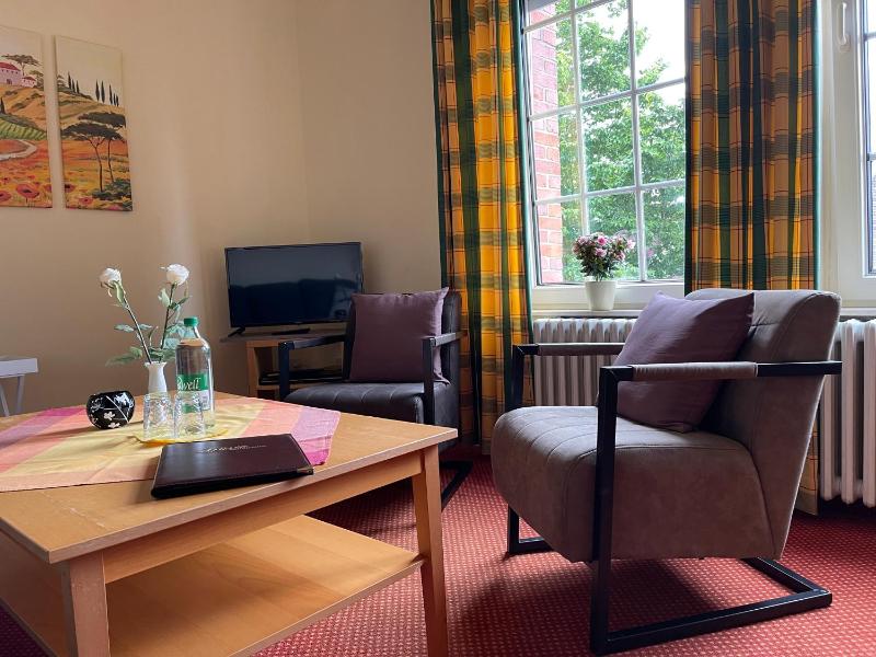 Large One-Bedroom Apartment image 3
