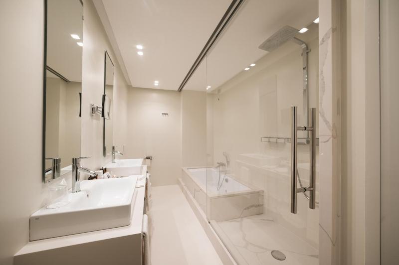 One-Bedroom Suite image 2
