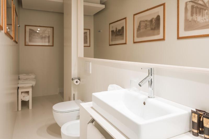 One-Bedroom Suite image 3