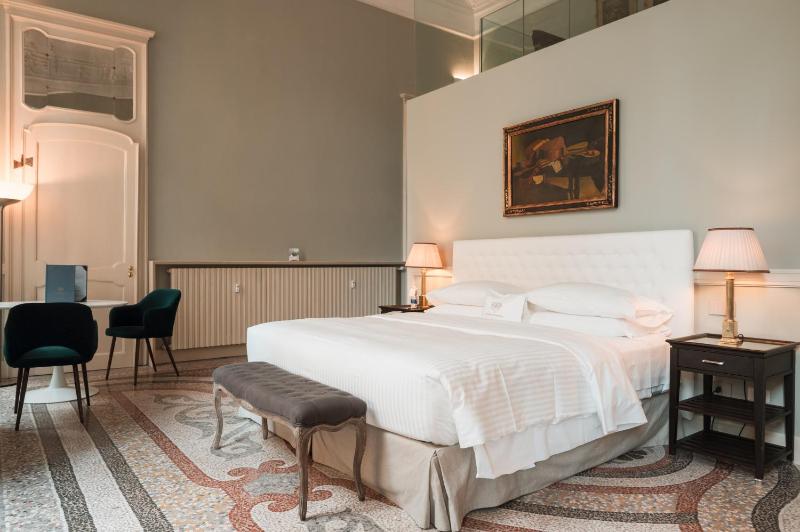 Royal Palace Hotel - image 3