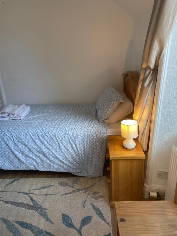 Standard Single Room image 3