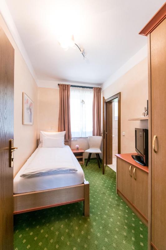 Small Single Room 9m2 image 1