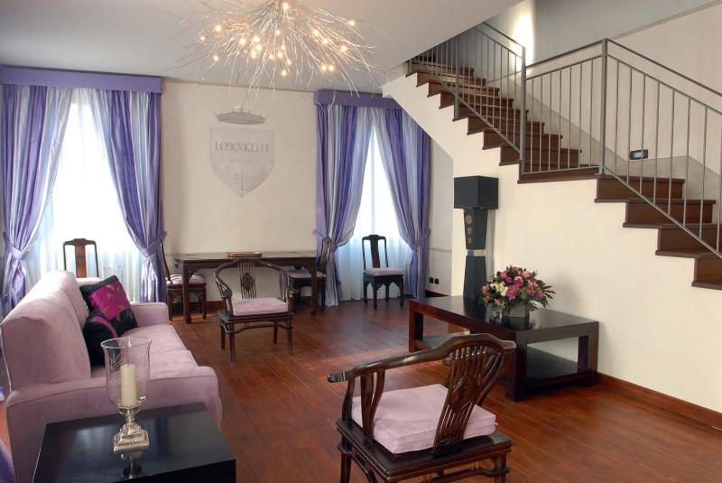 Superior King Suite image 4