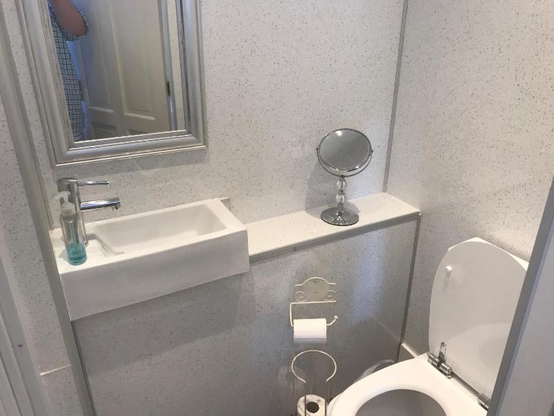 Standard Double Room image 2