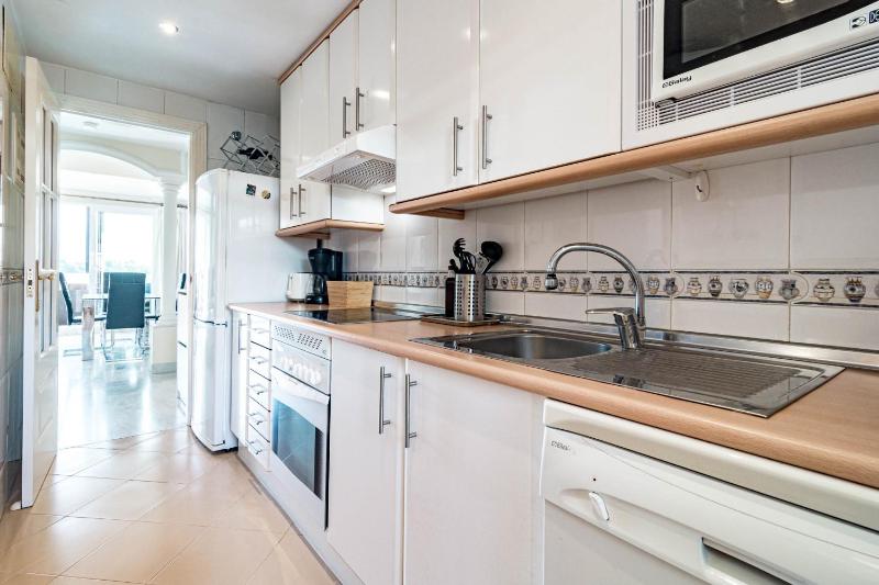 Spacious 2 Bedroom Apartment in Puerto Banus with a Private Terrace and Mountain Views - image 36