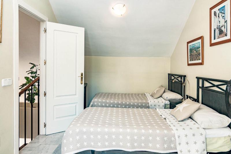 Spacious 2 Bedroom Apartment in Puerto Banus with a Private Terrace and Mountain Views - image 22