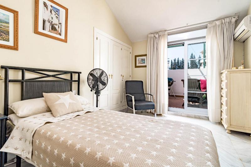Spacious 2 Bedroom Apartment in Puerto Banus with a Private Terrace and Mountain Views - image 7