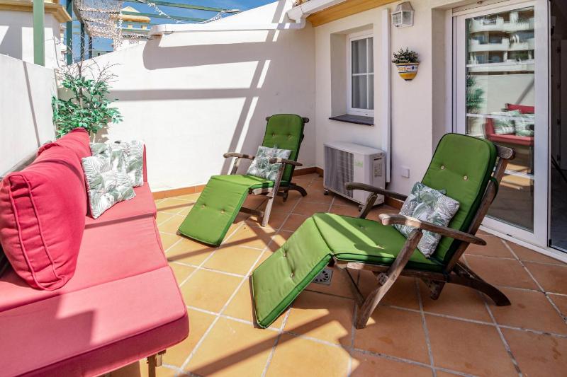 Spacious 2 Bedroom Apartment in Puerto Banus with a Private Terrace and Mountain Views - image 32