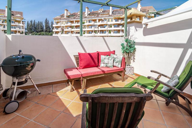 Spacious 2 Bedroom Apartment in Puerto Banus with a Private Terrace and Mountain Views - image 24