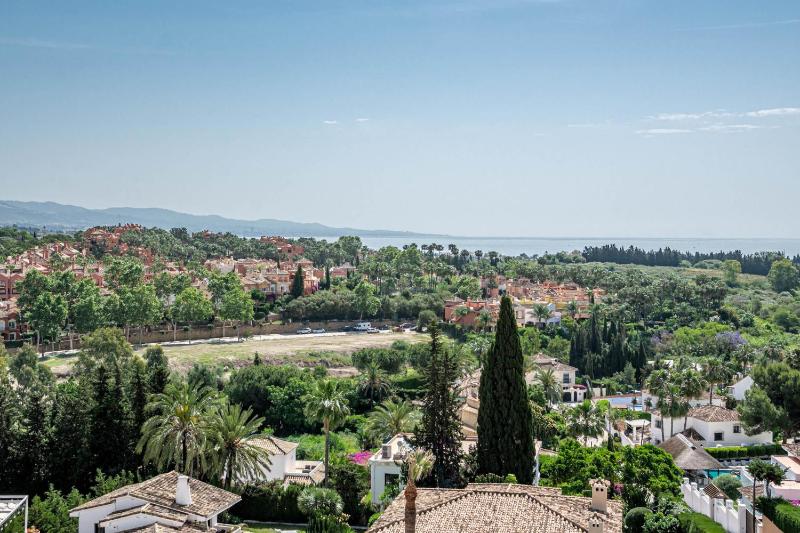 Spacious 2 Bedroom Apartment in Puerto Banus with a Private Terrace and Mountain Views - image 49