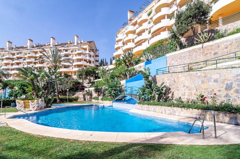 Spacious 2 Bedroom Apartment in Puerto Banus with a Private Terrace and Mountain Views - image 37