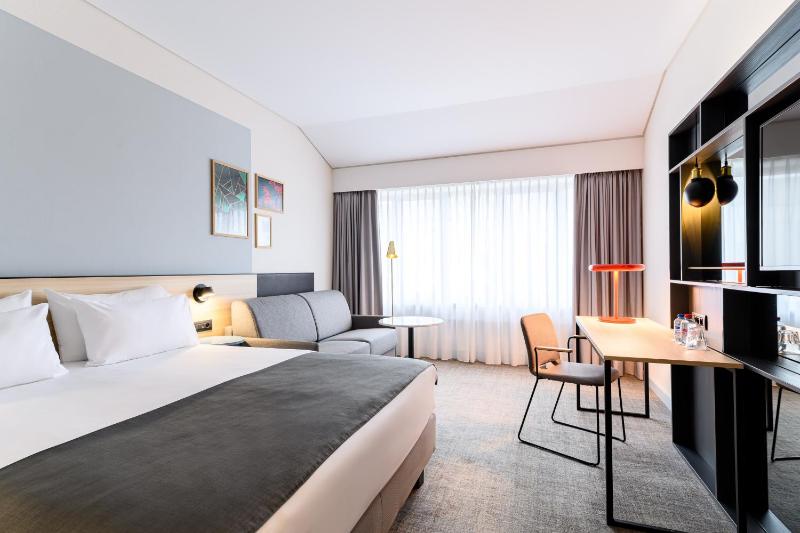 Standard Queen Room image 3