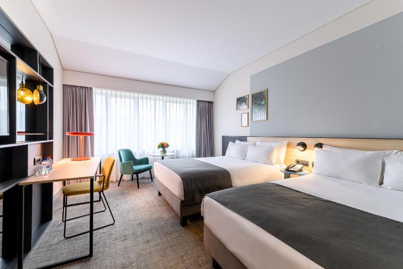 Standard Double Room with Two Double Beds image 3