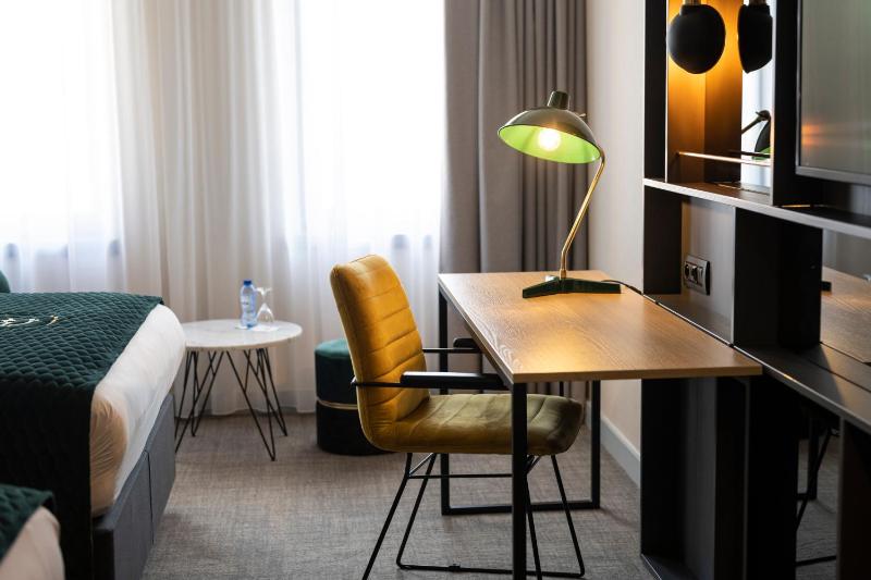 Deluxe Double Room with Two Double Beds - Non-Smoking image 3