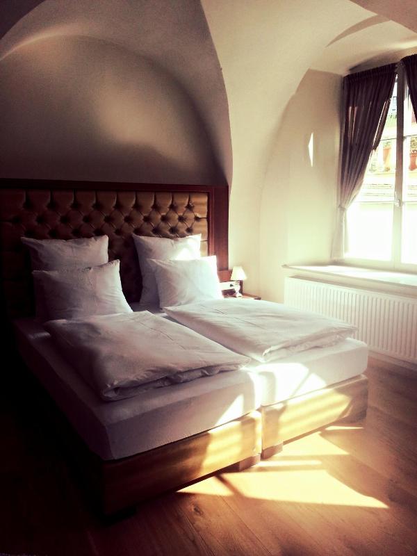 Deluxe Double Room with Bath image 4