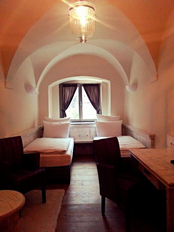 Twin Room image 3