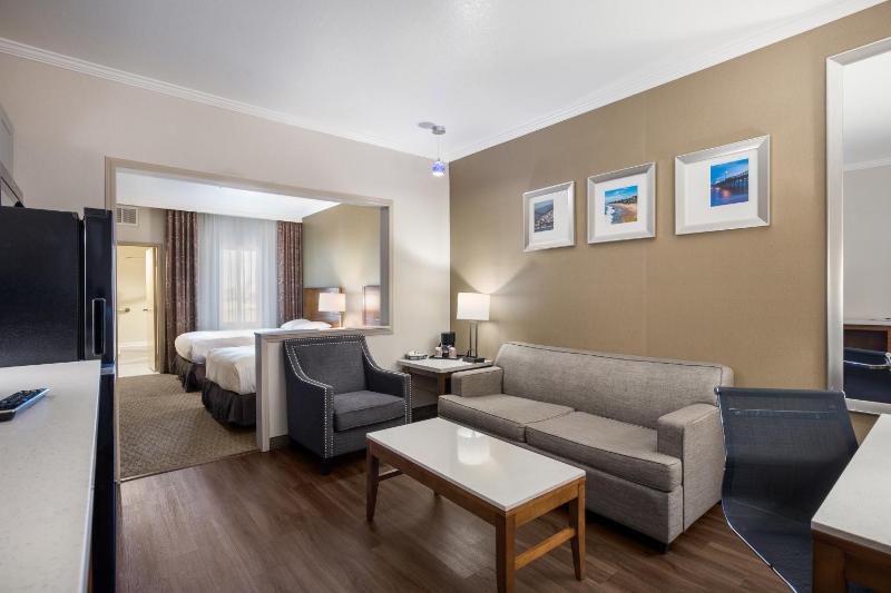 Studio Suite with Two Double Beds - Non-Smoking image 2